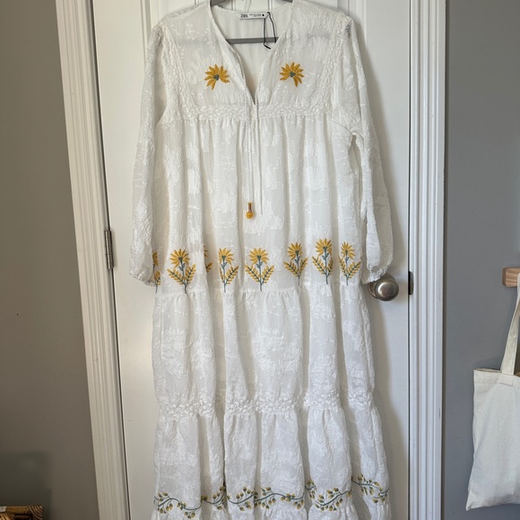 Zara White Maxi Dress with Yellow Floral Embroidery - Picture 4 of 6